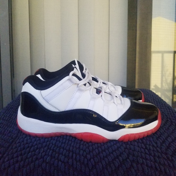 Jordan 11 Retro Low Concord-Bred